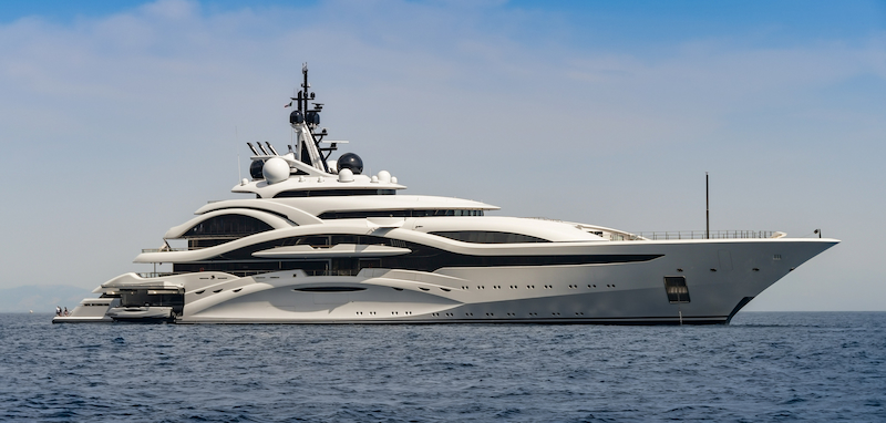 cost of renting a superyacht
